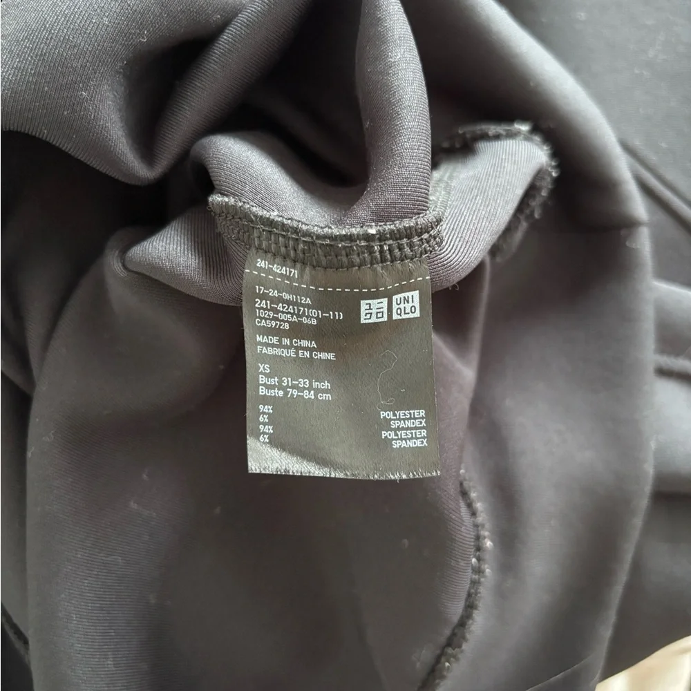 Uniqlo Men's Crewneck Black Sweater - Picture 3 of 3